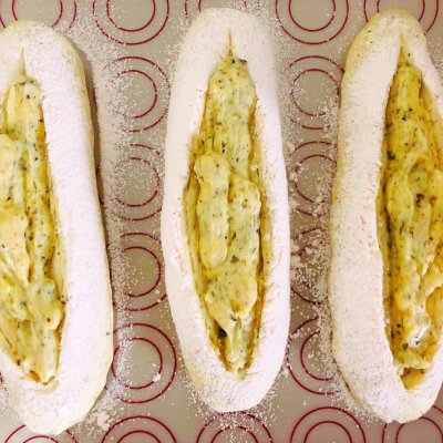 在家就能做的蒜香培根軟歐包，高顏值超美味，解饞還頂飽